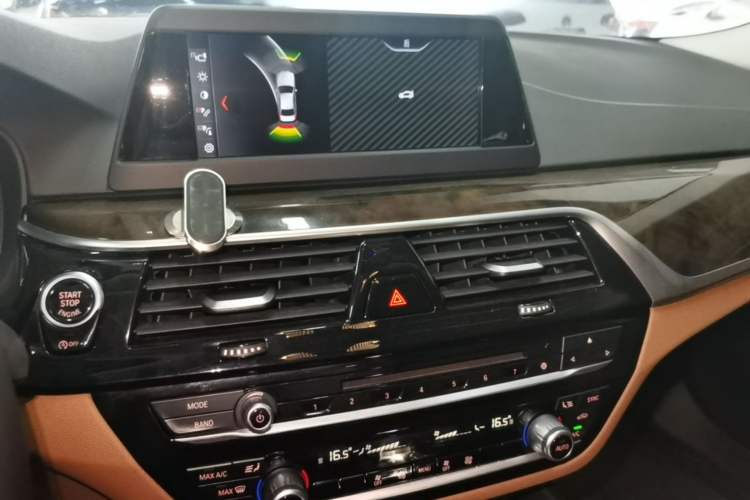 Used BMW 5 Series 2018 528Li Launch Special Edition Audio And AC Panel