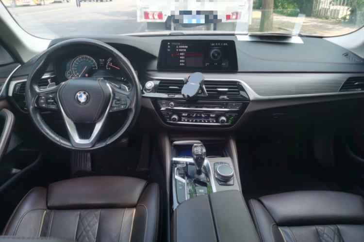 Used BMW 5 Series 2018 540Li Executive Edition Center Console