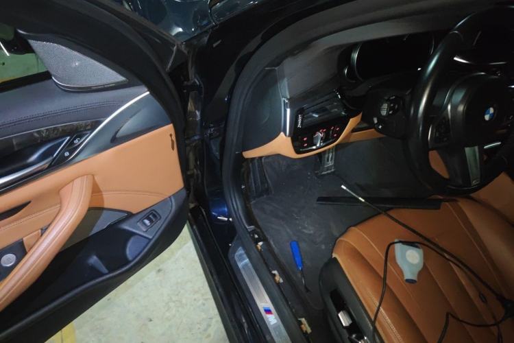 Used BMW 5 Series 2018 530Li Luxury Edition M Sport Package Driver Seat