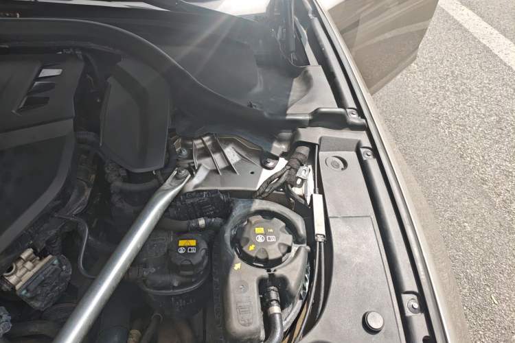 Used BMW 5 Series 2018 530Li Leading Edition Luxury Package Engine Bay Left