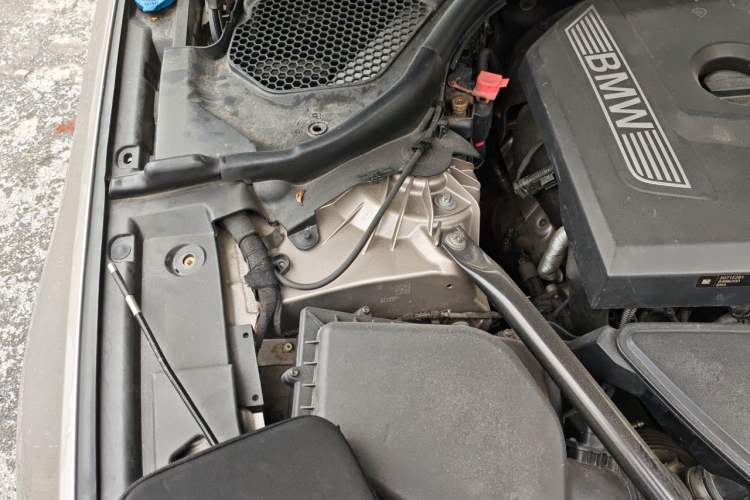 Used BMW 5 Series 2018 528Li Launch Special Edition Engine Bay Right