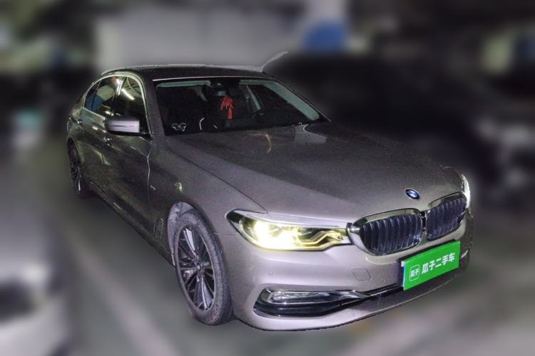 Used BMW 5 Series 2018 Facelifted 530Li Luxury Edition Premium Package Front Right 45 Deg