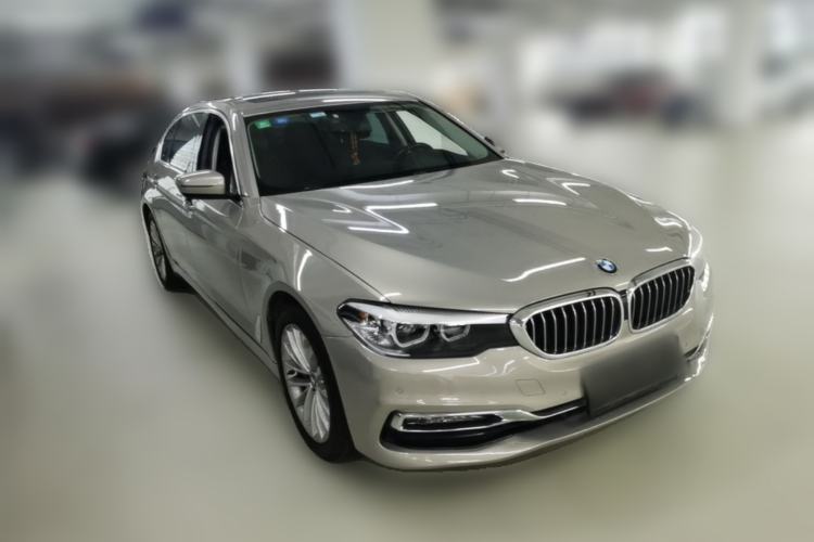 Used BMW 5 Series 2018 530Li Leading Edition Luxury Package Front Right 45 Deg