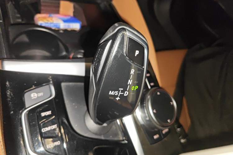 Used BMW 5 Series 2018 530Li Luxury Edition M Sport Package Gear Lever