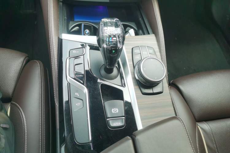 Used BMW 5 Series 2018 540Li Executive Edition Gear Lever