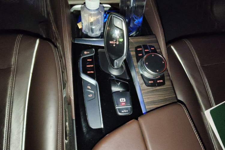 Used BMW 5 Series 2018 Facelifted 530Li Luxury Edition Premium Package Gear Lever