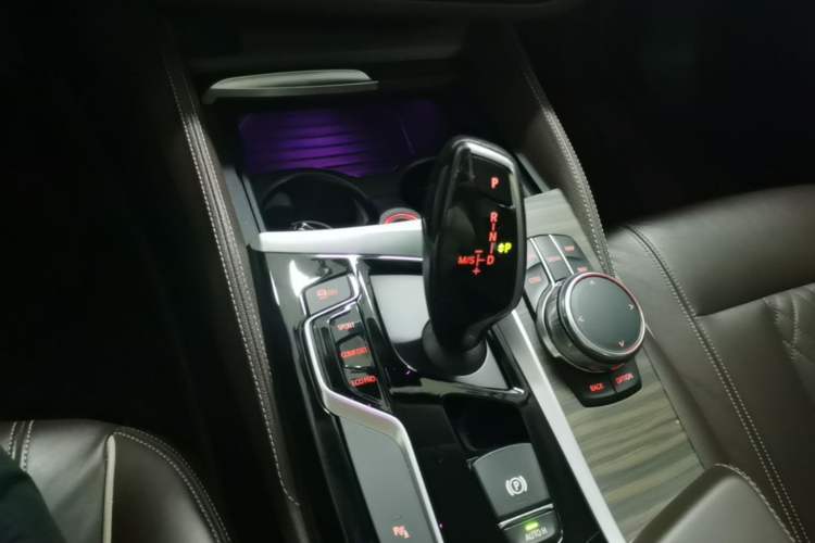 Used BMW 5 Series 2018 530Li Leading Edition Luxury Package Gear Lever