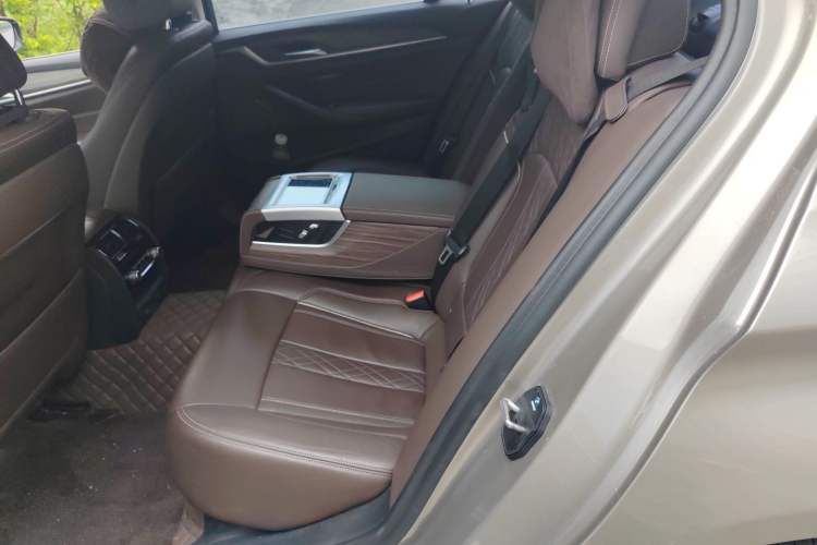 Used BMW 5 Series 2018 530Li Luxury Edition Premium Package Left Rear Seat