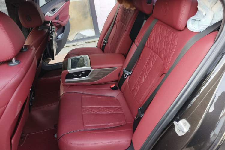 Used BMW 5 Series 2018 530Li Luxury Edition Premium Package Left Rear Seat