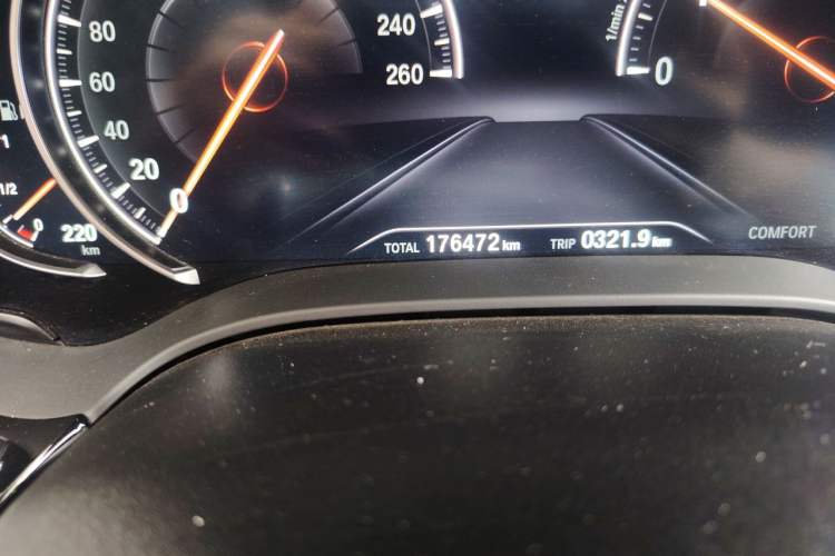 Used BMW 5 Series 2018 530Li Luxury Edition Premium Package Odometer Close Up