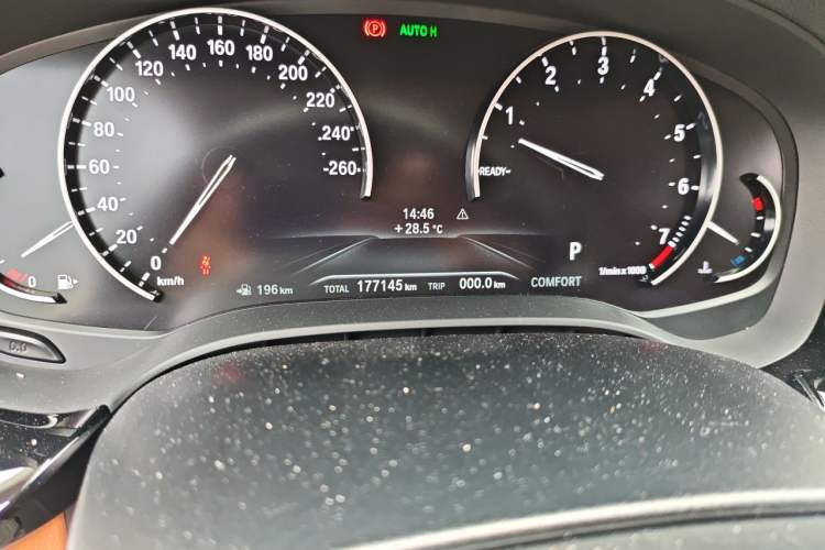 Used BMW 5 Series 2018 528Li Launch Special Edition Odometer Close Up