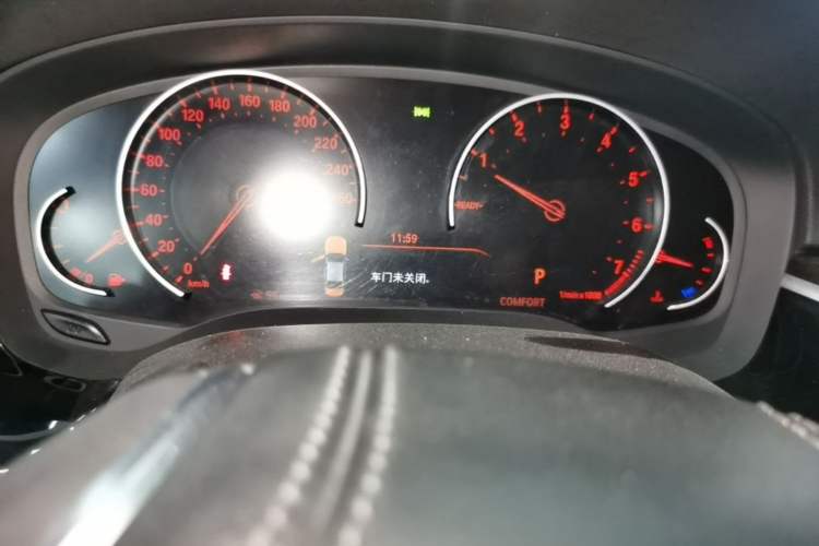 Used BMW 5 Series 2018 528Li Launch Special Edition Odometer Close Up