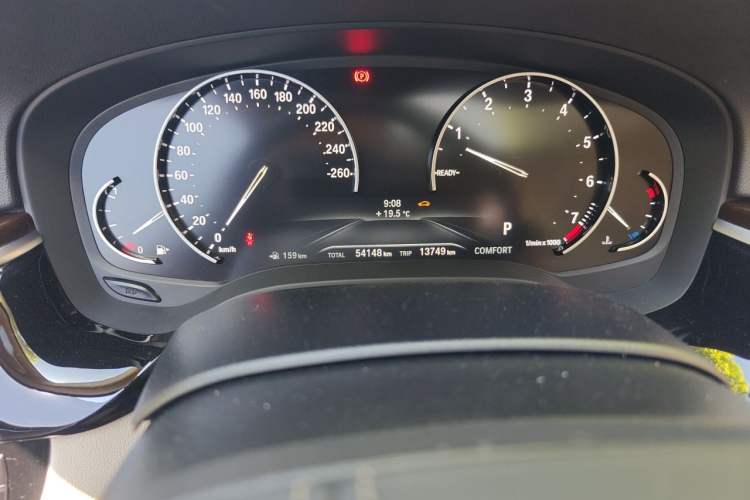 Used BMW 5 Series 2018 528Li Launch Special Edition Odometer Close Up