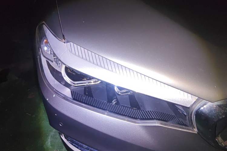Used BMW 5 Series 2018 530Li Leading Edition Luxury Package Right Front Headlight