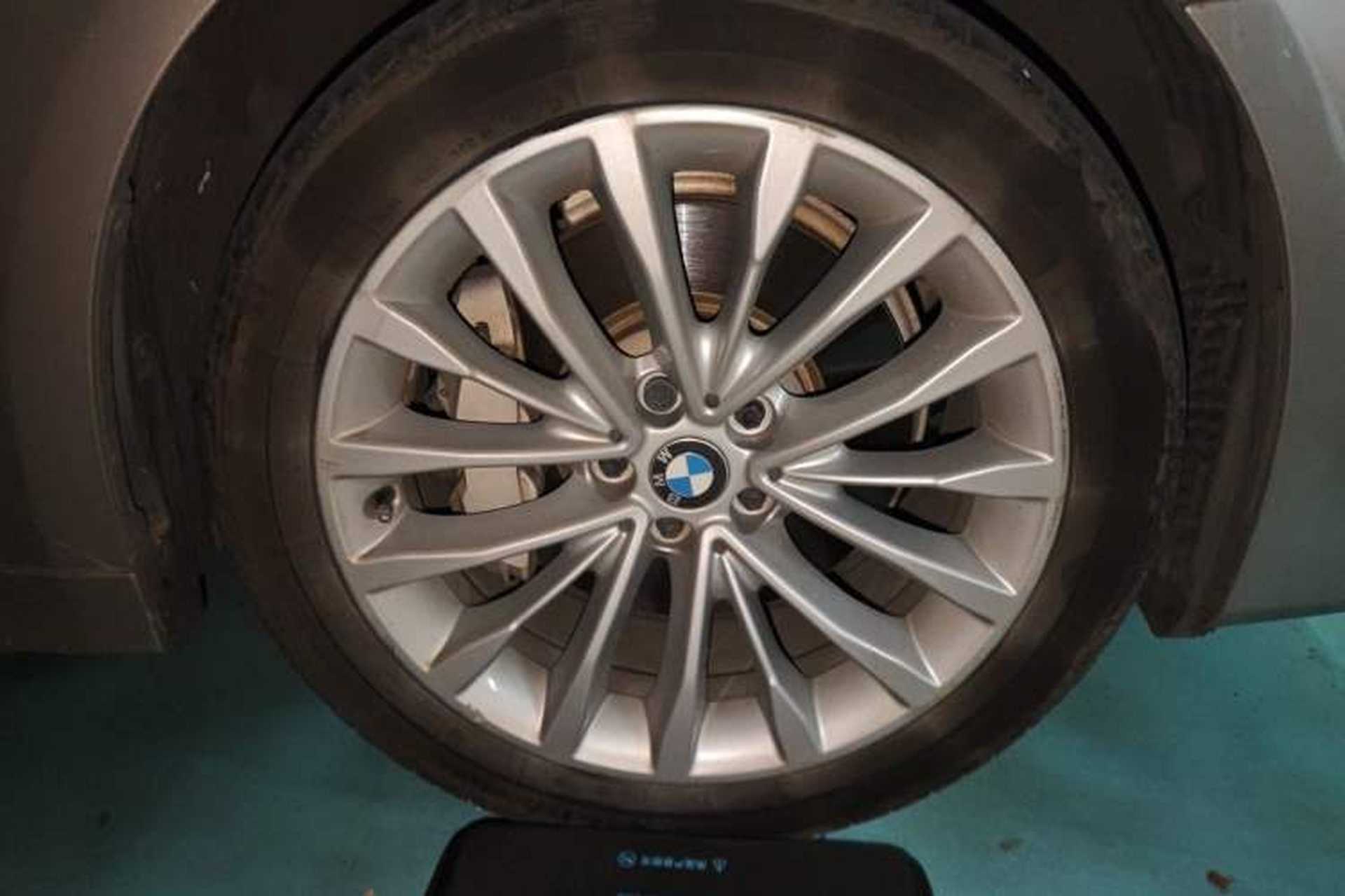 Used BMW 5 Series 2018 530Li Leading Edition Luxury Package Right Front Wheel Hub