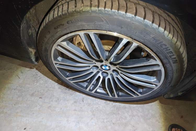 Used BMW 5 Series 2018 530Li Luxury Edition M Sport Package Right Front Wheel Hub
