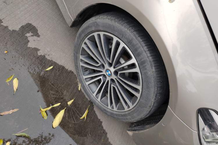 Used BMW 5 Series 2018 530Li Luxury Edition Premium Package Right Front Wheel Hub