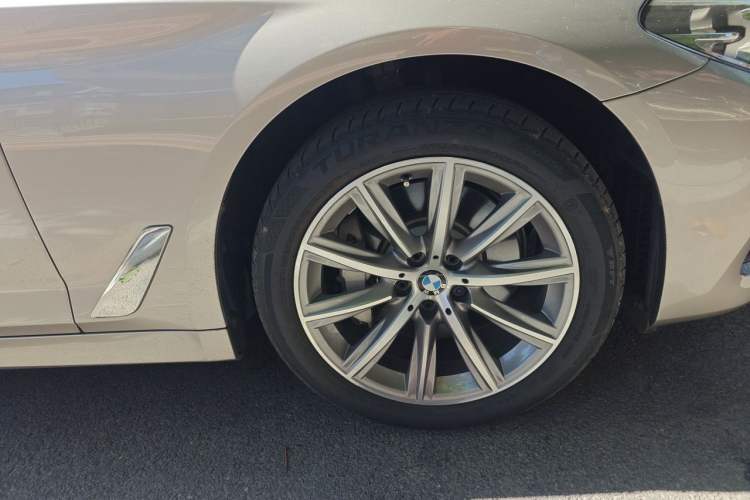 Used BMW 5 Series 2018 528Li Launch Special Edition Right Front Wheel Hub