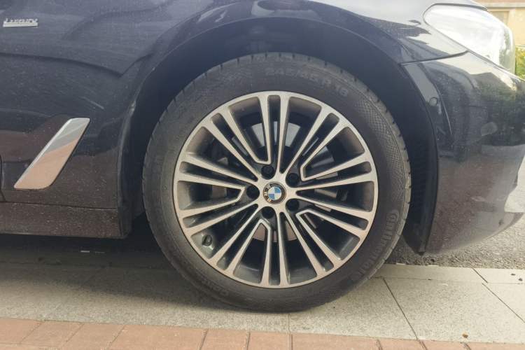 Used BMW 5 Series 2018 530Li Luxury Edition Premium Package Right Front Wheel Hub