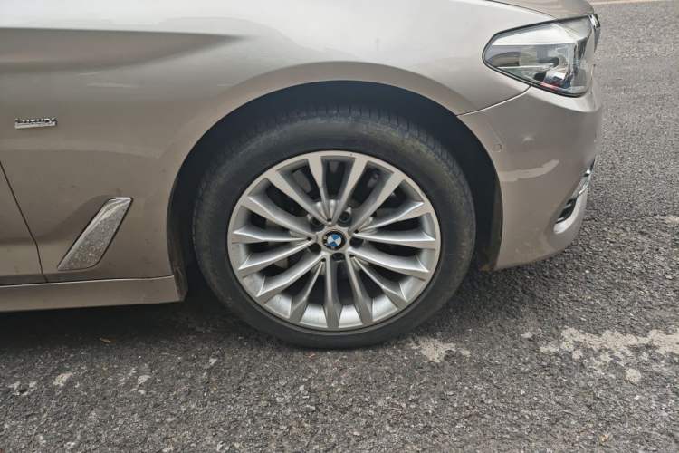 Used BMW 5 Series 2018 530Li Leading Edition Luxury Package Right Front Wheel Hub