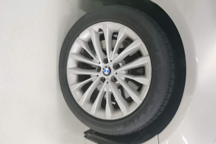 Used BMW 5 Series 2018 530Li Leading Edition Luxury Package Right Front Wheel Hub