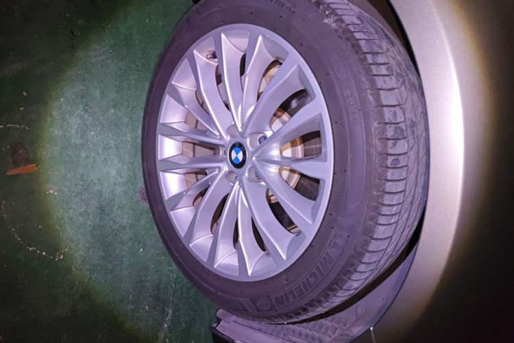 Used BMW 5 Series 2018 530Li Leading Edition Luxury Package Right Front Wheel Hub