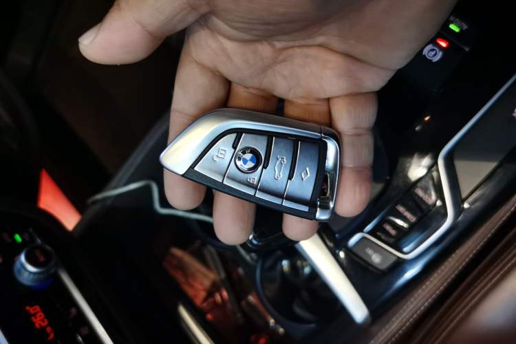 Used BMW 5 Series 2018 530Li xDrive Luxury Package Vehicle Key