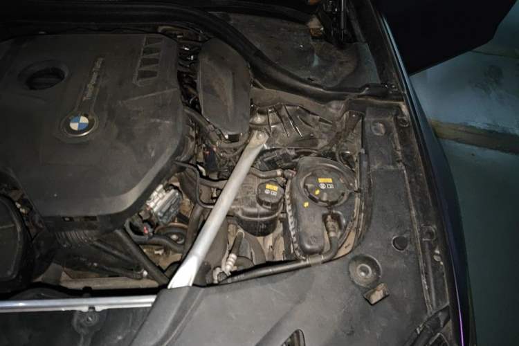 Used BMW 5 Series 2018 525i M Sport Package Engine Bay Left