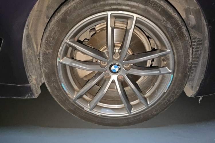 Used BMW 5 Series 2018 525i M Sport Package Right Front Wheel Hub