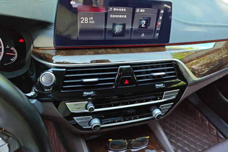 Used BMW 5 Series 2018 525Li Luxury Package Audio And AC Panel