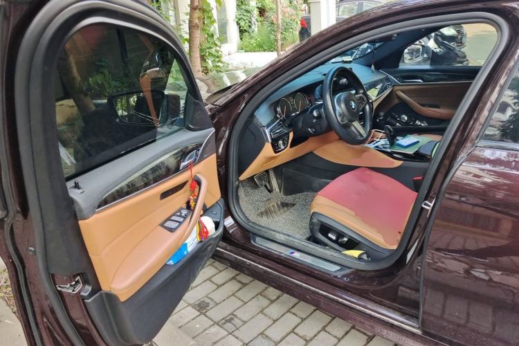 Used BMW 5 Series 2018 Restyled 530Li Leading Edition M Sport Package Driver Seat