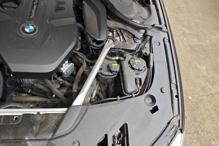 Used BMW 5 Series 2018 525Li M Sport Package Engine Bay Left