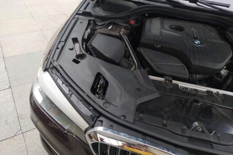 Used BMW 5 Series 2018 528Li Launch Special Edition Engine Bay Right