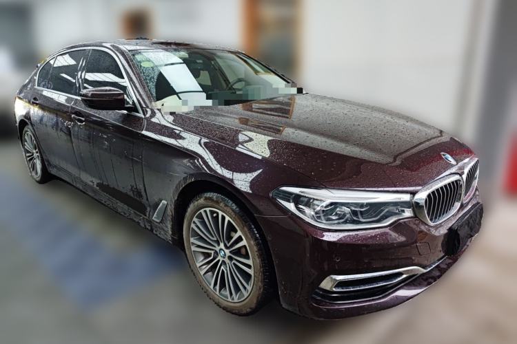 Used BMW 5 Series 2018 Facelifted 530Li Luxury Edition Premium Package Front Right 45 Deg