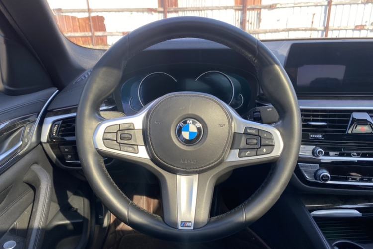 Used BMW 5 Series 2018 525Li M Sport Package Interior 13
