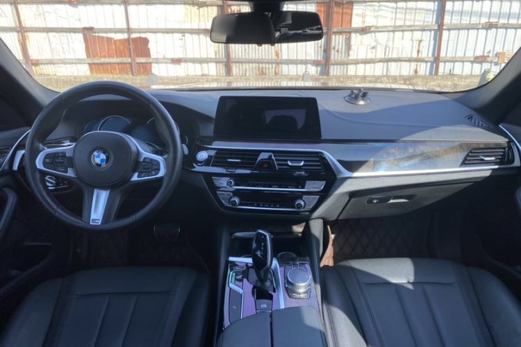 Used BMW 5 Series 2018 525Li M Sport Package Interior 15