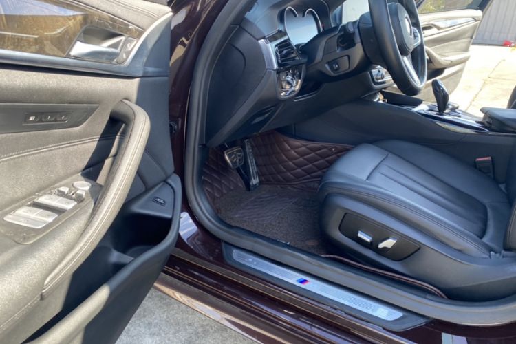 Used BMW 5 Series 2018 525Li M Sport Package Interior 4