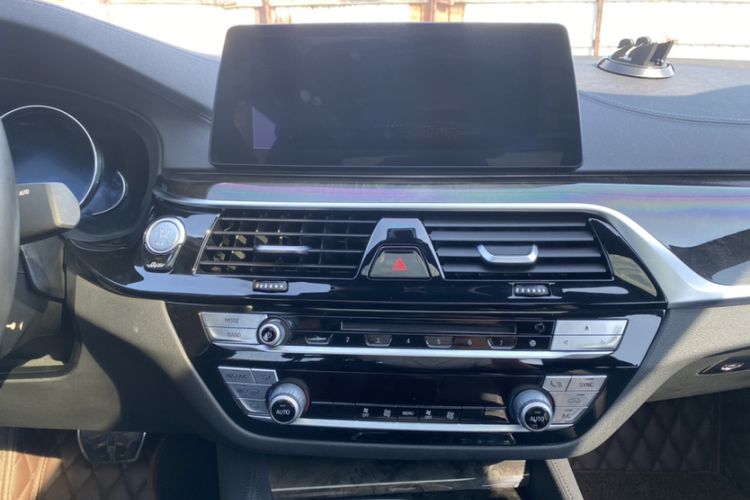 Used BMW 5 Series 2018 525Li M Sport Package Interior 7