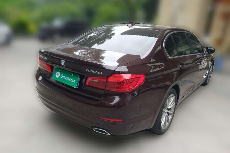 Used BMW 5 Series 2018 528Li Launch Special Edition Rear Right 45 Deg