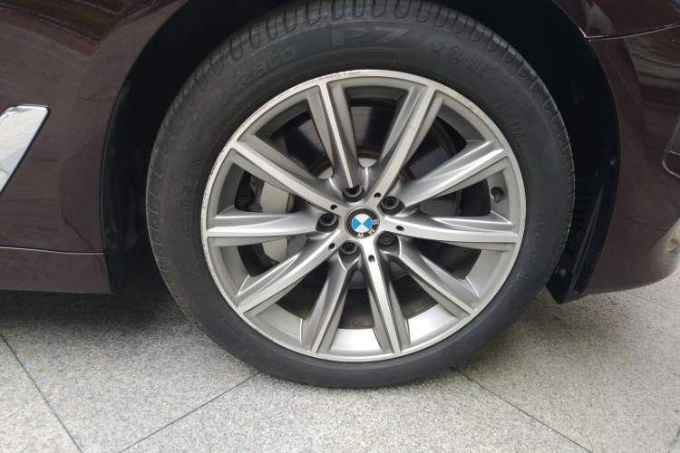 Used BMW 5 Series 2018 528Li Launch Special Edition Right Front Wheel Hub