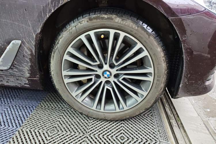 Used BMW 5 Series 2018 Facelifted 530Li Luxury Edition Premium Package Right Front Wheel Hub