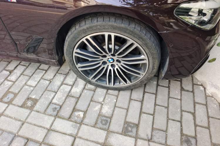 Used BMW 5 Series 2018 Restyled 530Li Leading Edition M Sport Package Right Front Wheel Hub