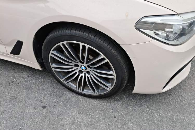 Used BMW 5 Series 2018 Restyled 530Li Luxury Edition M Sport Package Right Front Wheel Hub