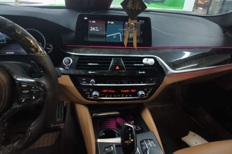 Used BMW 5 Series 2018 530Li Leading Model M Sport Package Audio And AC Panel