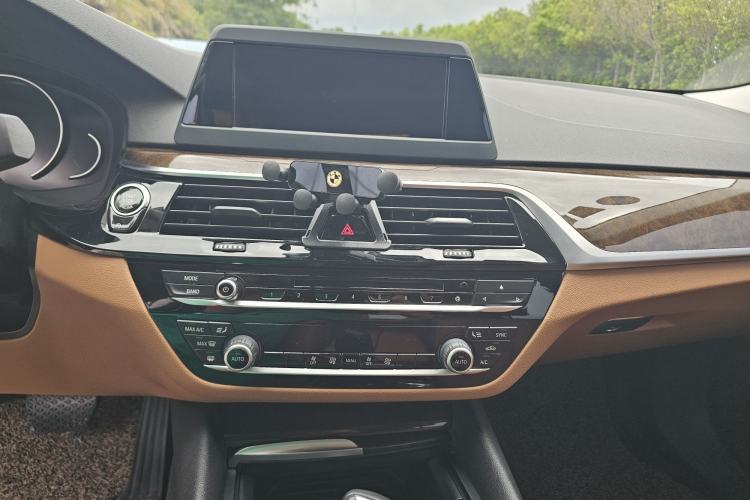 Used BMW 5 Series 2018 528Li Launch Special Edition Audio And AC Panel
