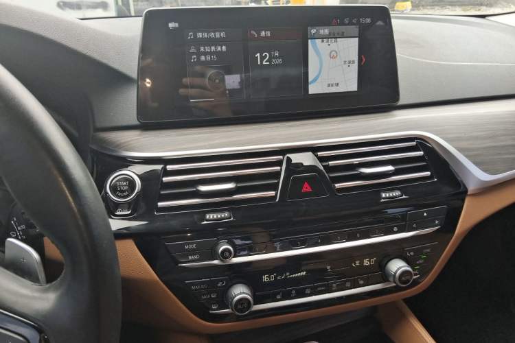 Used BMW 5 Series 2018 530Li Leading Edition Luxury Package Audio And AC Panel