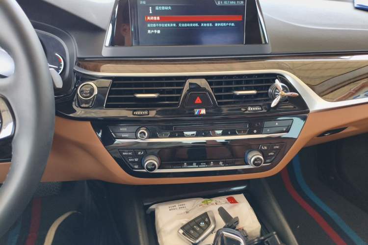 Used BMW 5 Series 2018 528Li Launch Special Edition Audio And AC Panel