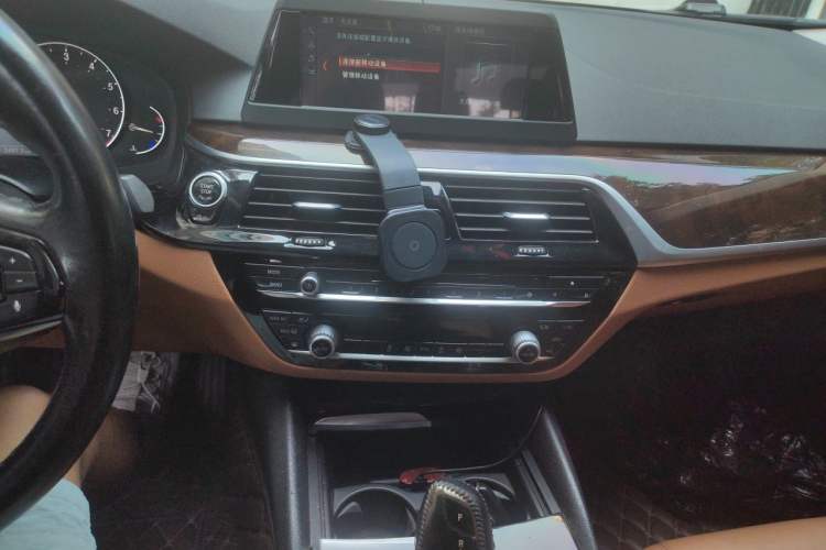 Used BMW 5 Series 2018 528Li Launch Special Edition Audio And AC Panel