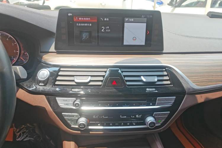 Used BMW 5 Series 2018 Revised Version 530Li Leading Edition Luxury Package Audio And AC Panel