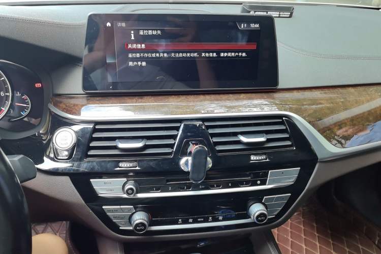 Used BMW 5 Series 2018 525Li Luxury Package Audio And AC Panel